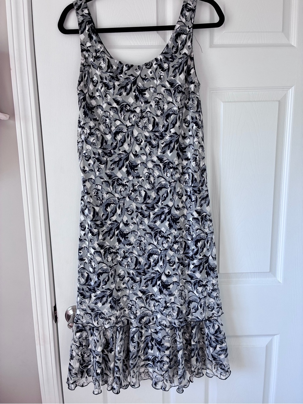 Source Unknown Black & White Floral Ruffle-Hem Midi Dress
